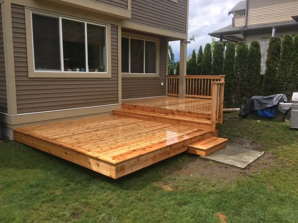 Cedar decking, custom made deck, gatineau ottawa 2023