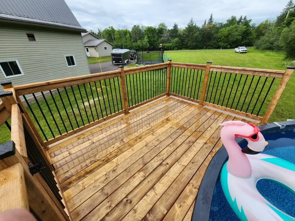 Custom deck Gatineau Ottawa