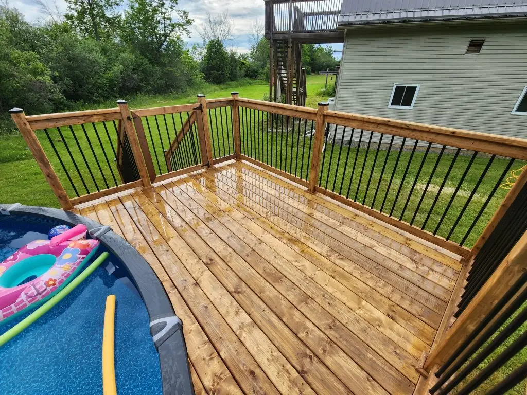 Custom deck Gatineau Ottawa